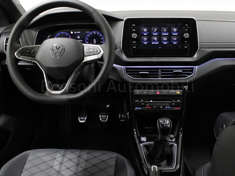 7 - Volkswagen T-Cross 1.0 tsi 115cv r-line