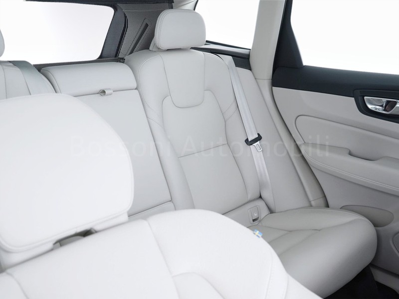 25 - Volvo XC60 2.0 t6 recharge plug-in hybrid  ultimate bright awd automatico obc 3,7kw