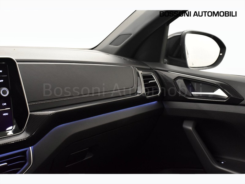 25 - Volkswagen T-Cross 1.0 tsi 115cv r-line