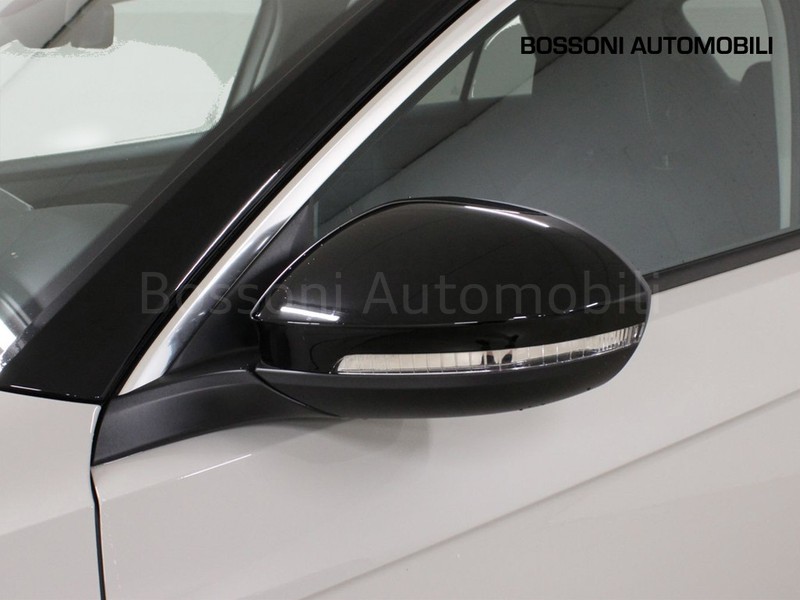 31 - Volkswagen T-Roc 1.0 tsi 115cv style